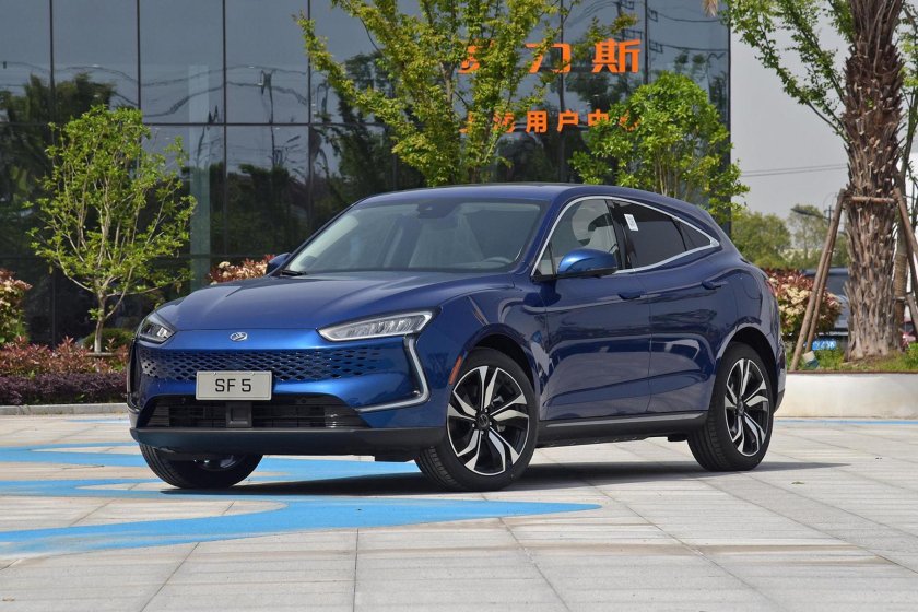 Электромобиль Huawei Seres sf5