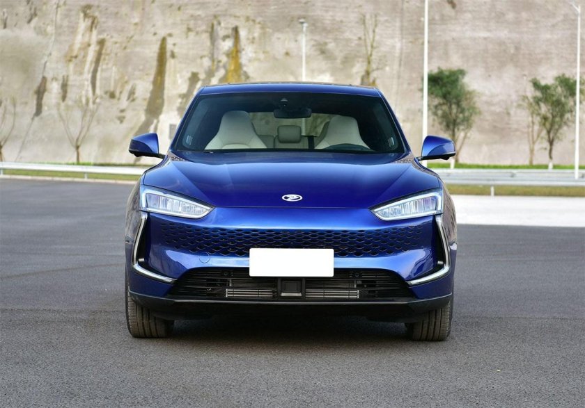 Китайский электромобиль Seres sf5