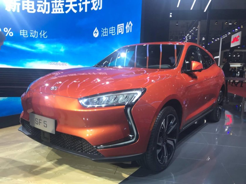 Китайский электромобиль Seres sf5