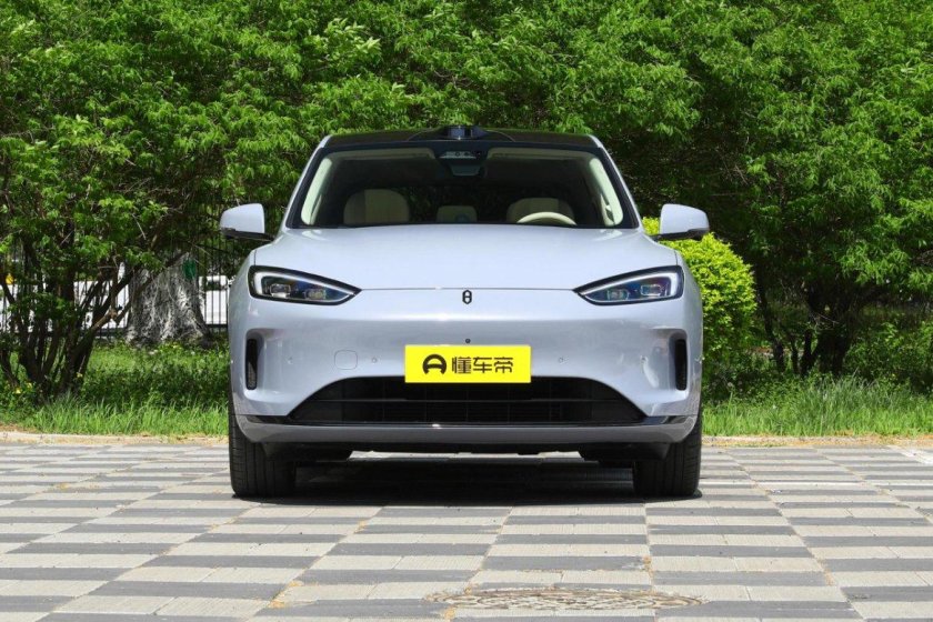 Автомобили 2025 года