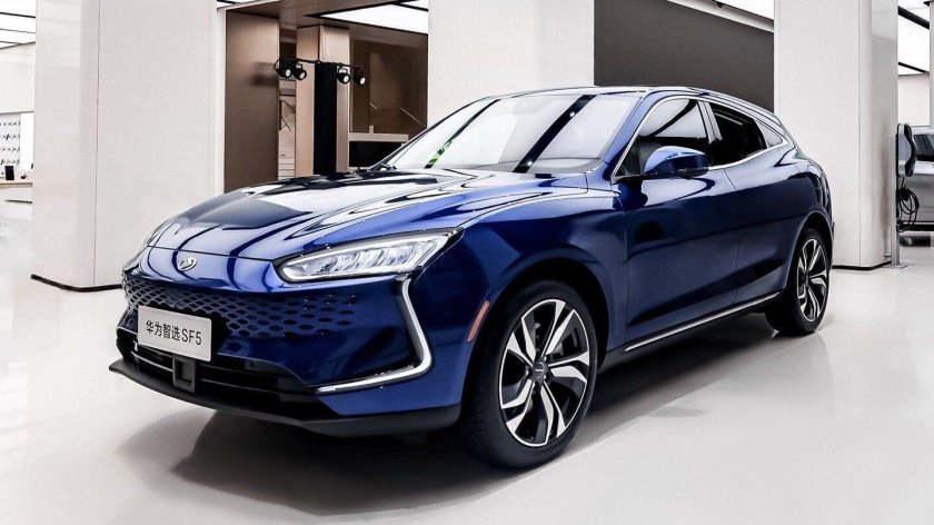 Китайский электромобиль seres sf5