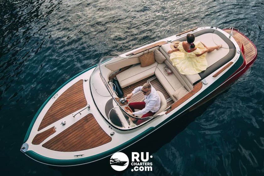 Прогулочные ретро катера