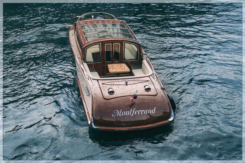 Деревянный катер