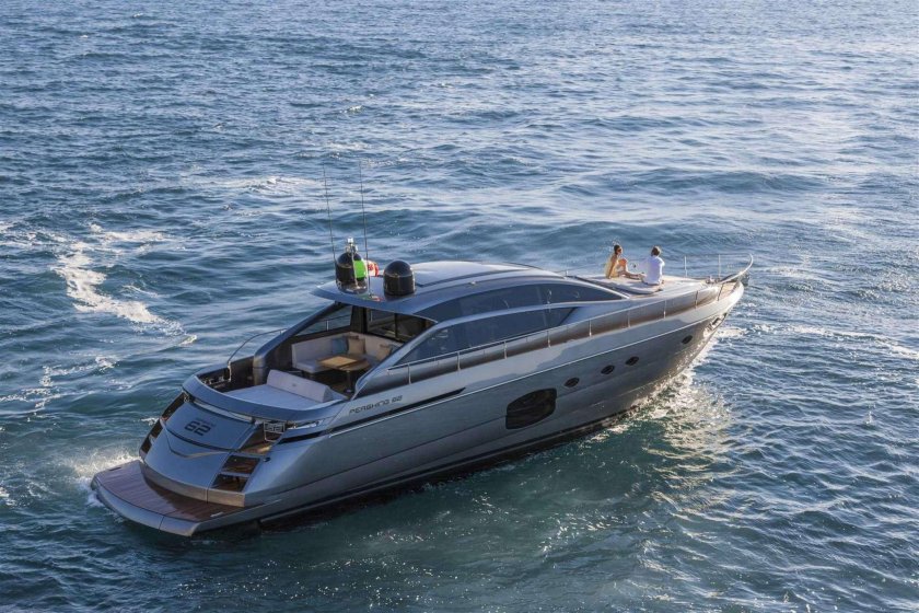 Яхта Феретти 62