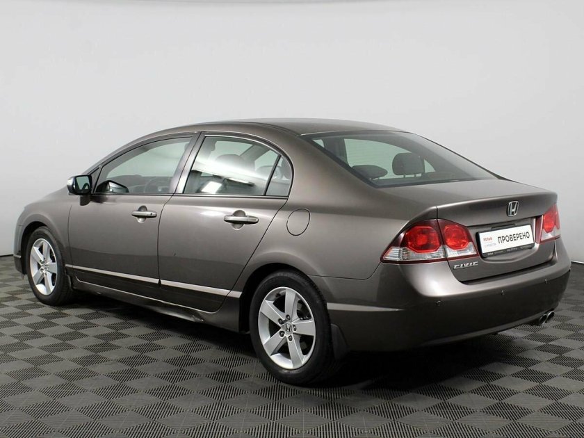 Honda Civic 8 поколение