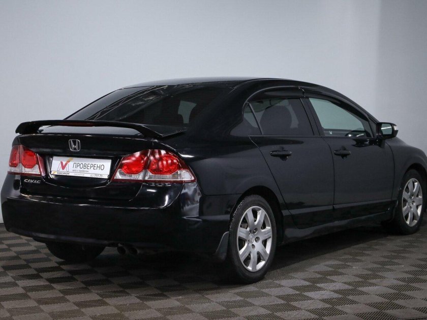 Honda Civic 8 поколение седан