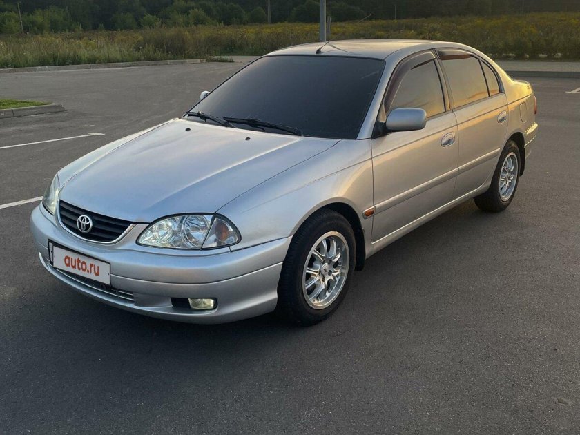 Тойота авенсис 2001г