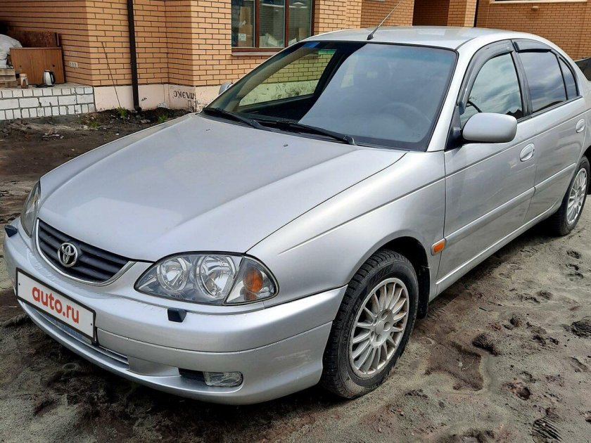 Тойота авенсис 2001