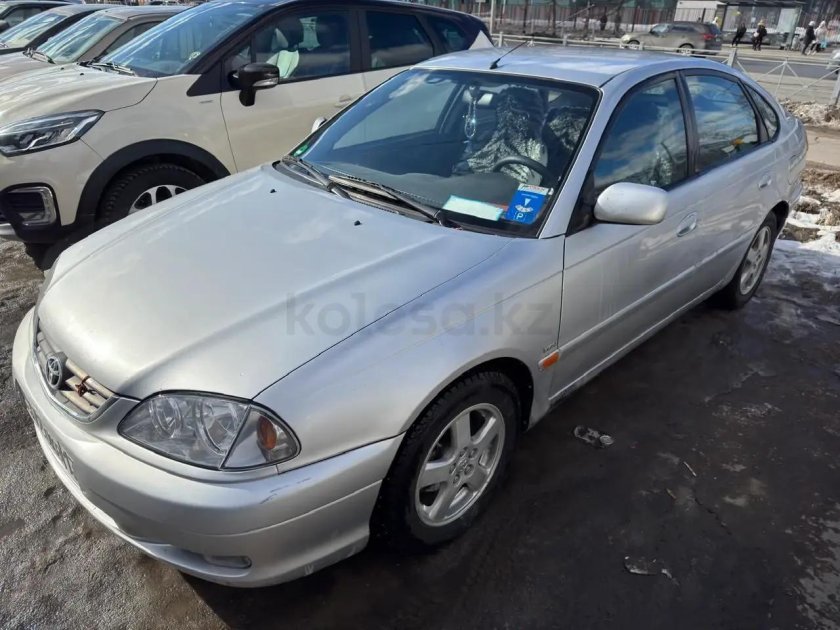 Тойота авенсис 2001