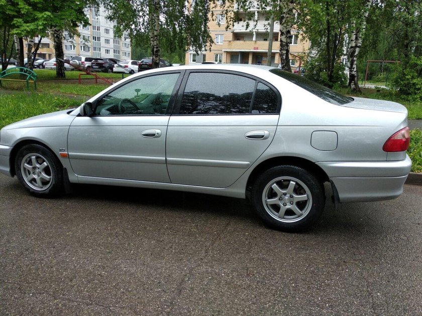Тойота Авенсис 2002 Рестайлинг