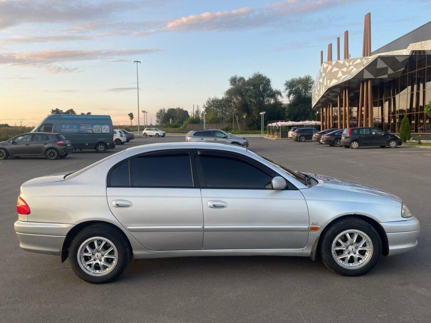 Toyota avensis 1997 2000