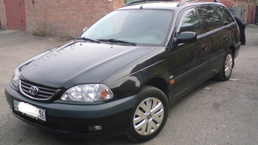 Тойота Авенсис 2002г