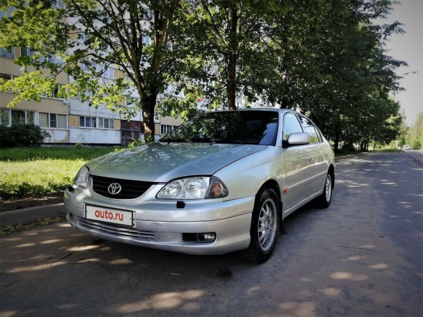 Тойота Авенсис 2002г
