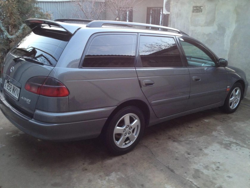 Тойота Авенсис 2002 универсал