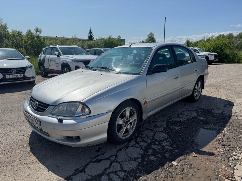 Тойота авенсис 1999 года