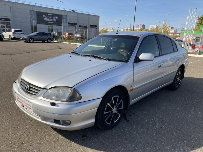 Toyota Avensis 2002 года