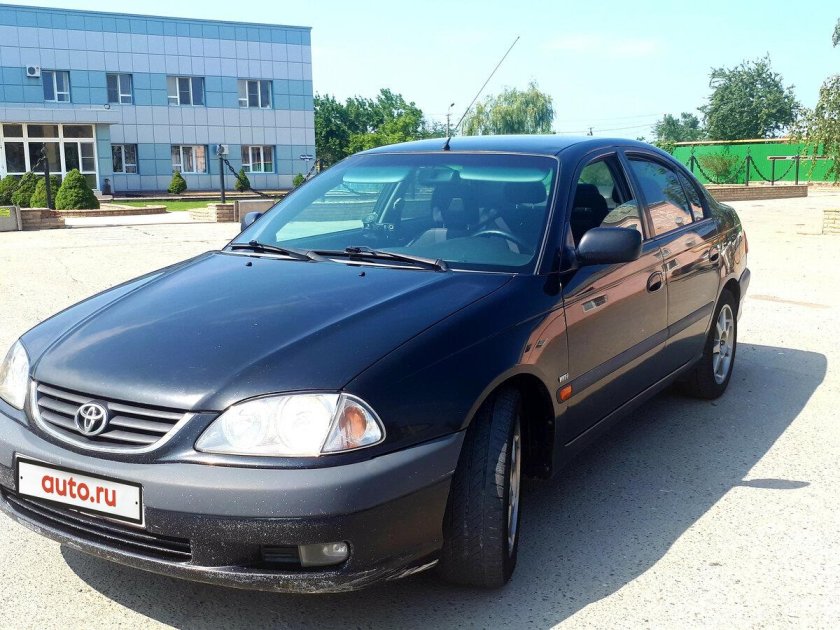 Тойота авенсис 2000 года
