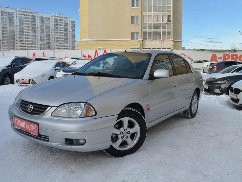 Авенсис Кан