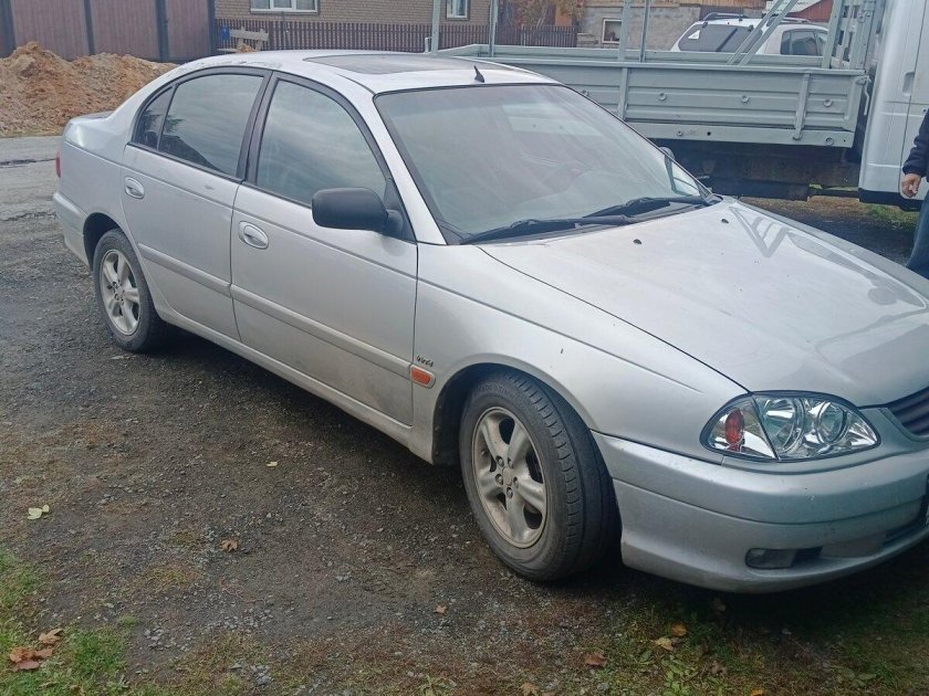 Тойота Авенсис 1 поколения