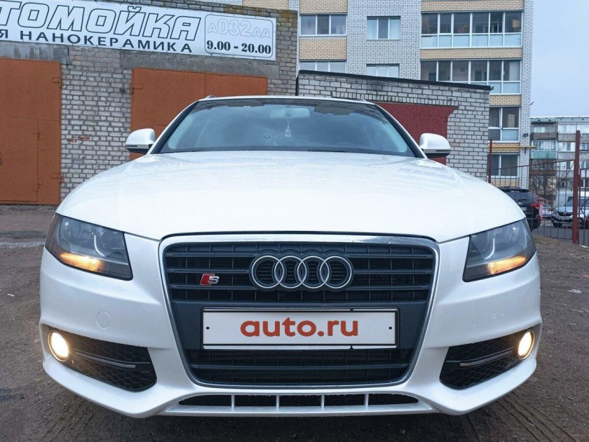 Белая ауди а 4