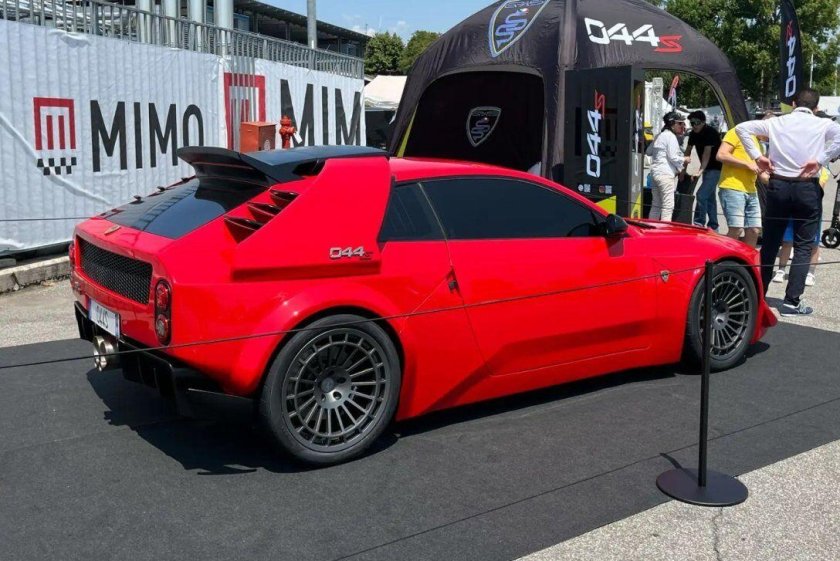 Лянча спорткар