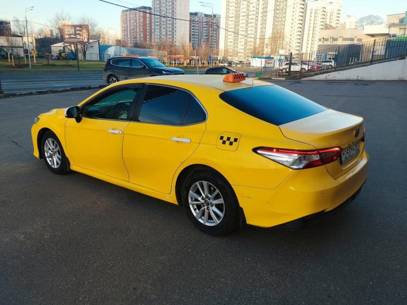 Toyota camry седан