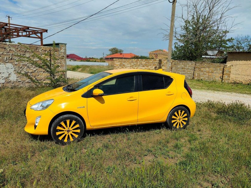 Тойота аква 2016