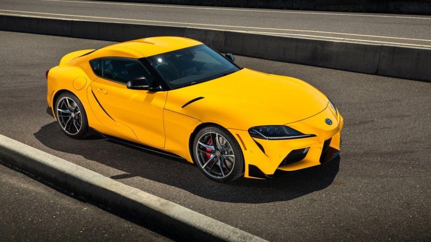 Toyota Supra 2020 желтая