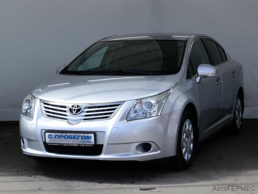 Тойота Авенсис 2010 года