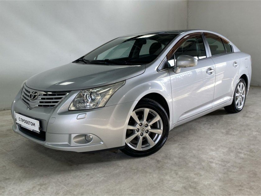 Тойота Авенсис 2010 года