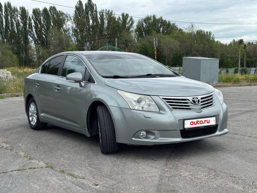 Тойота авенсис 2010 года
