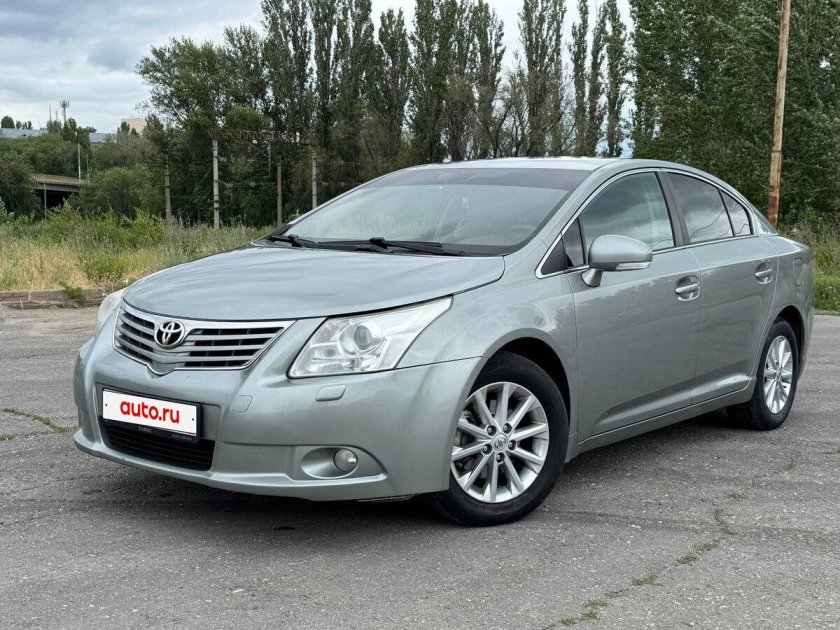Тойота авенсис 2010 года