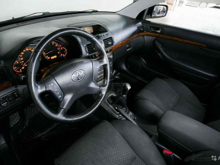 Тойота Авенсис 2008 1.8 механика