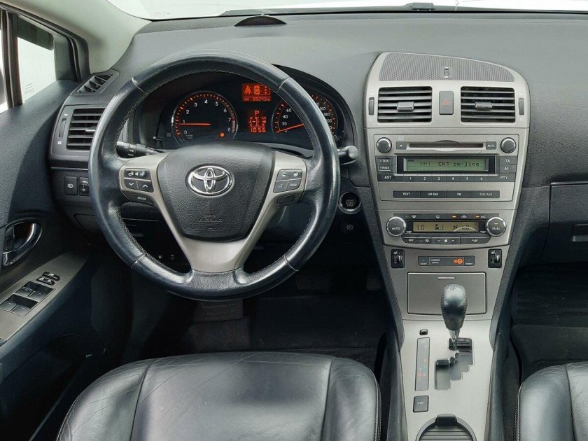 Тойота Авенсис универсал 2010 салон