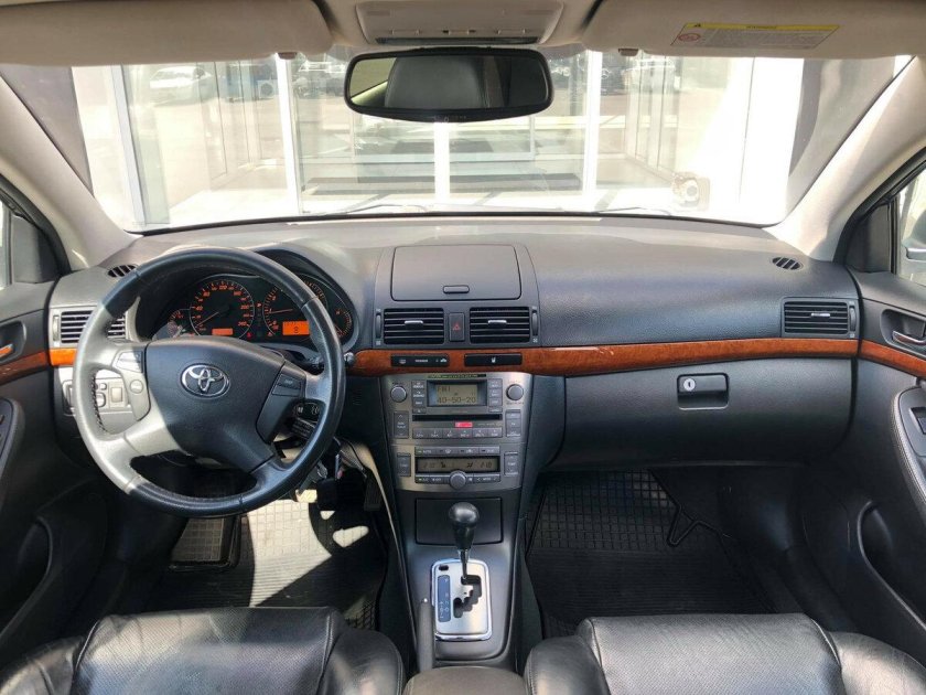 Тойота Авенсис 2008 2.0 автомат