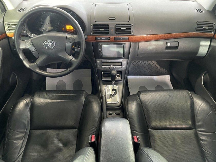 Тойота авенсис 2004