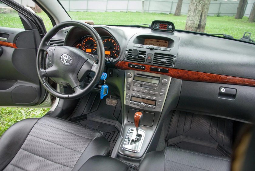 Toyota Avensis 2007 салон