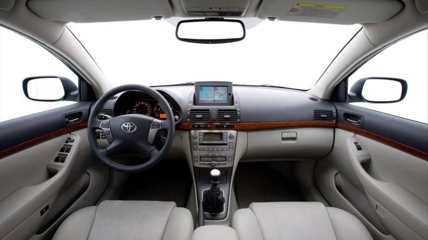 Тойота Авенсис 2008 салон