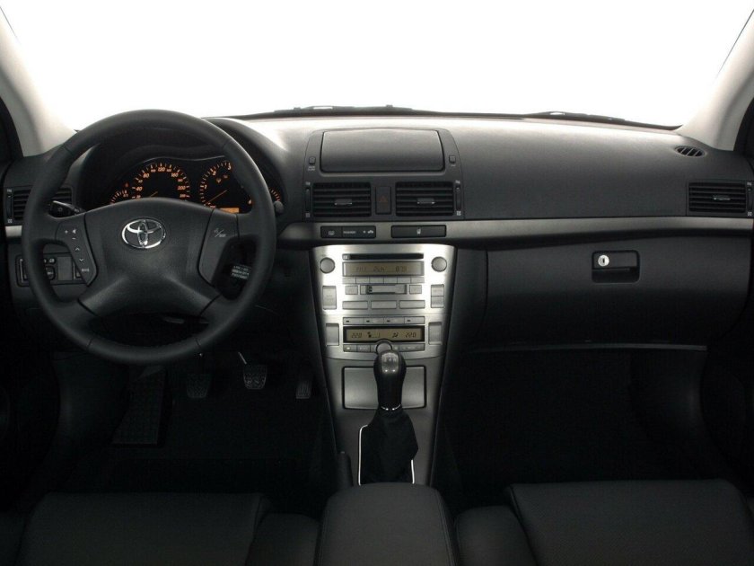 Avensis 2003 салон