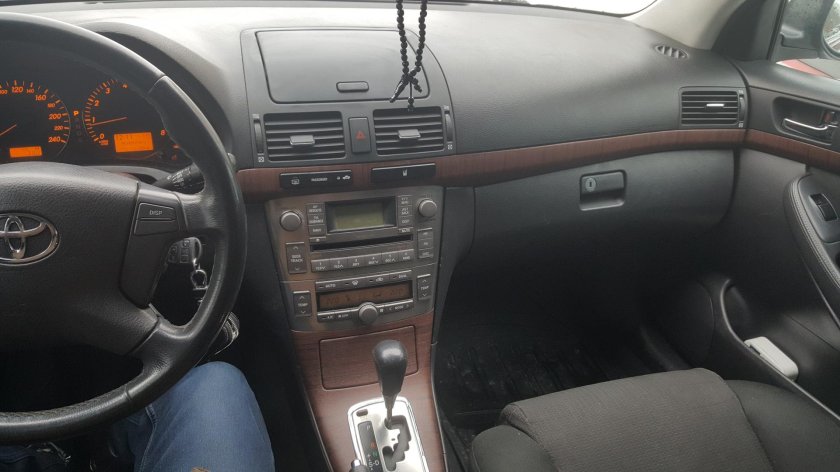 Тойота Авенсис 2 салон