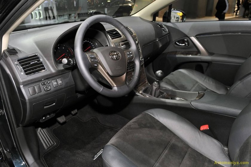 Тойота Авенсис 2012 салон