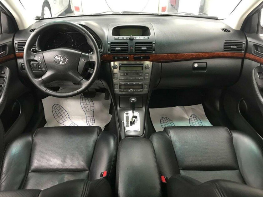 Toyota Avensis 2008 салон