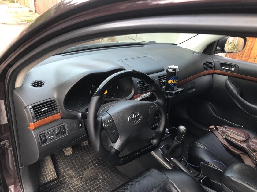 Toyota Avensis 2008 салон