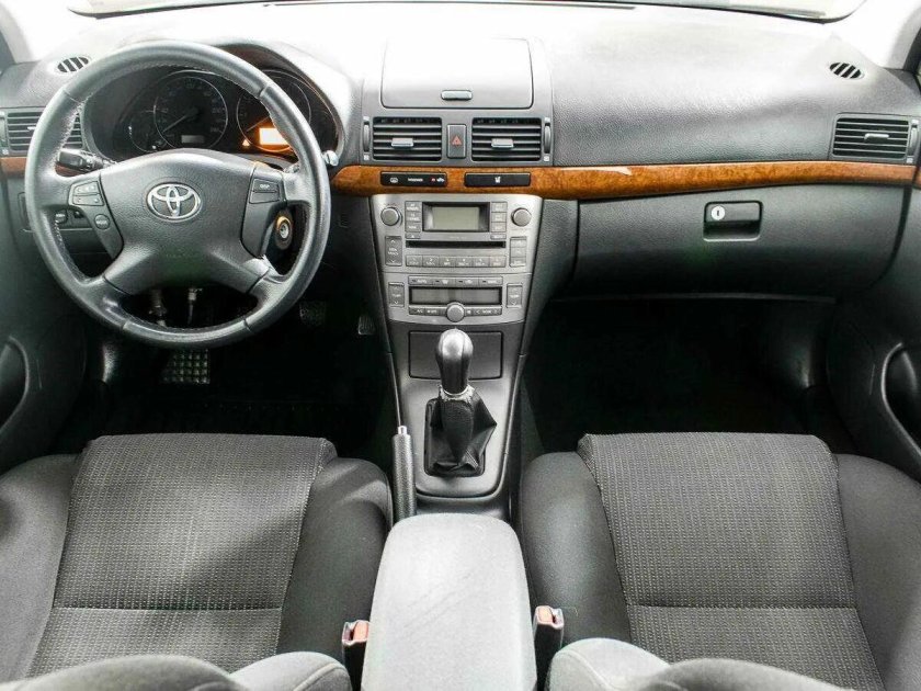 Тойота Авенсис 2007 1.8 салон