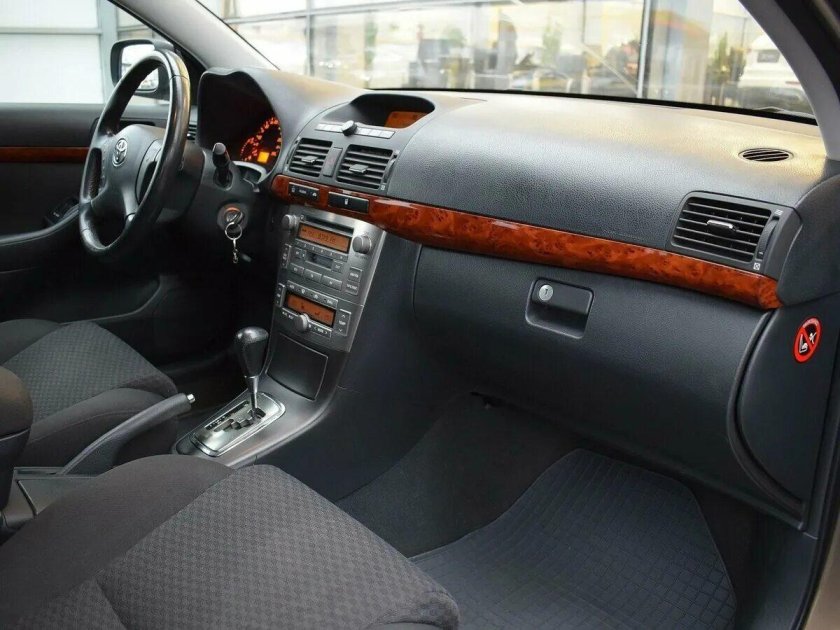 Toyota Avensis 2007 салон