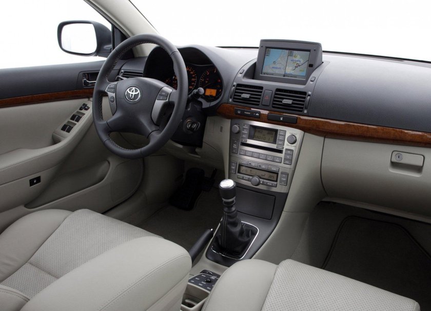 Toyota Avensis 2007 салон