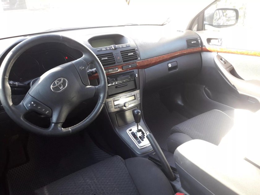 Toyota Avensis 2008 салон