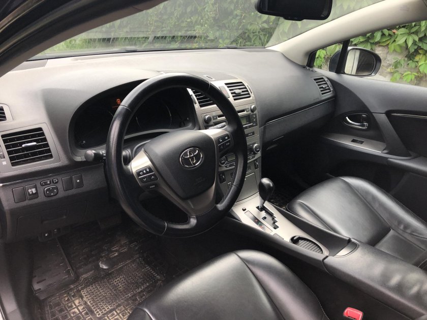 Тойота Авенсис 2007 салон