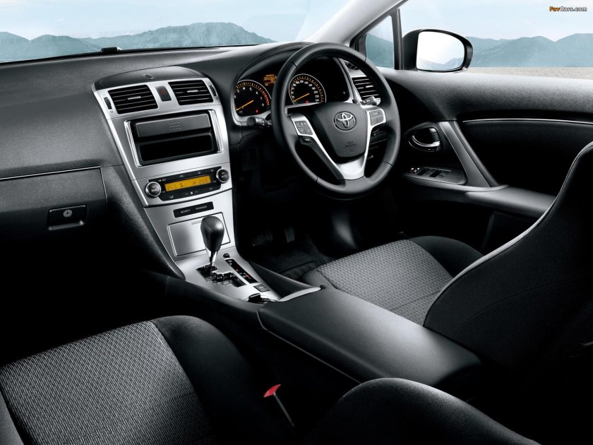 Тойота Авенсис 2012 салон
