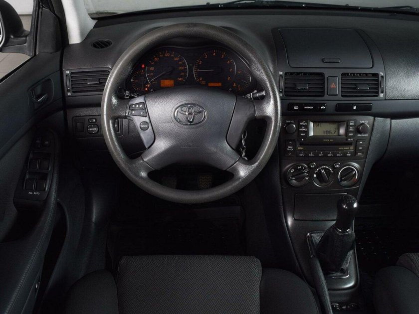 Тойота Авенсис 2007 1.8 салон